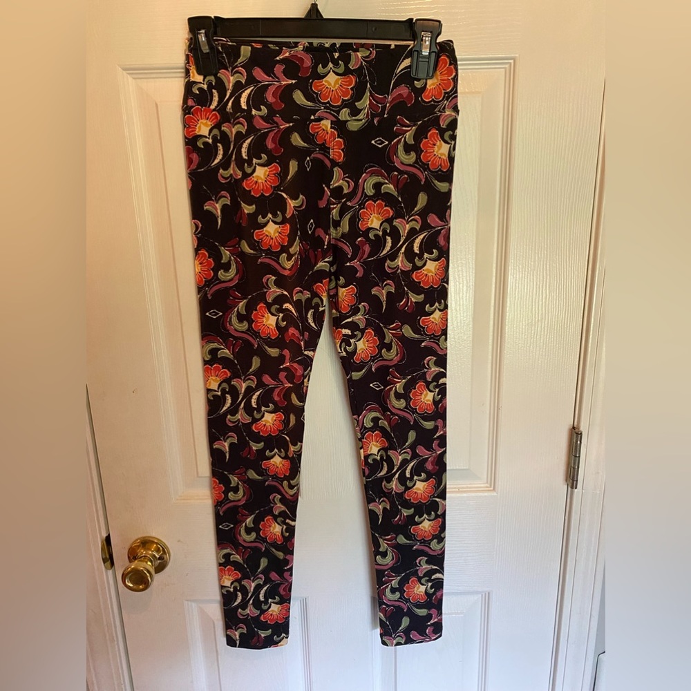 LulaRoe One Size Leggings - never worn